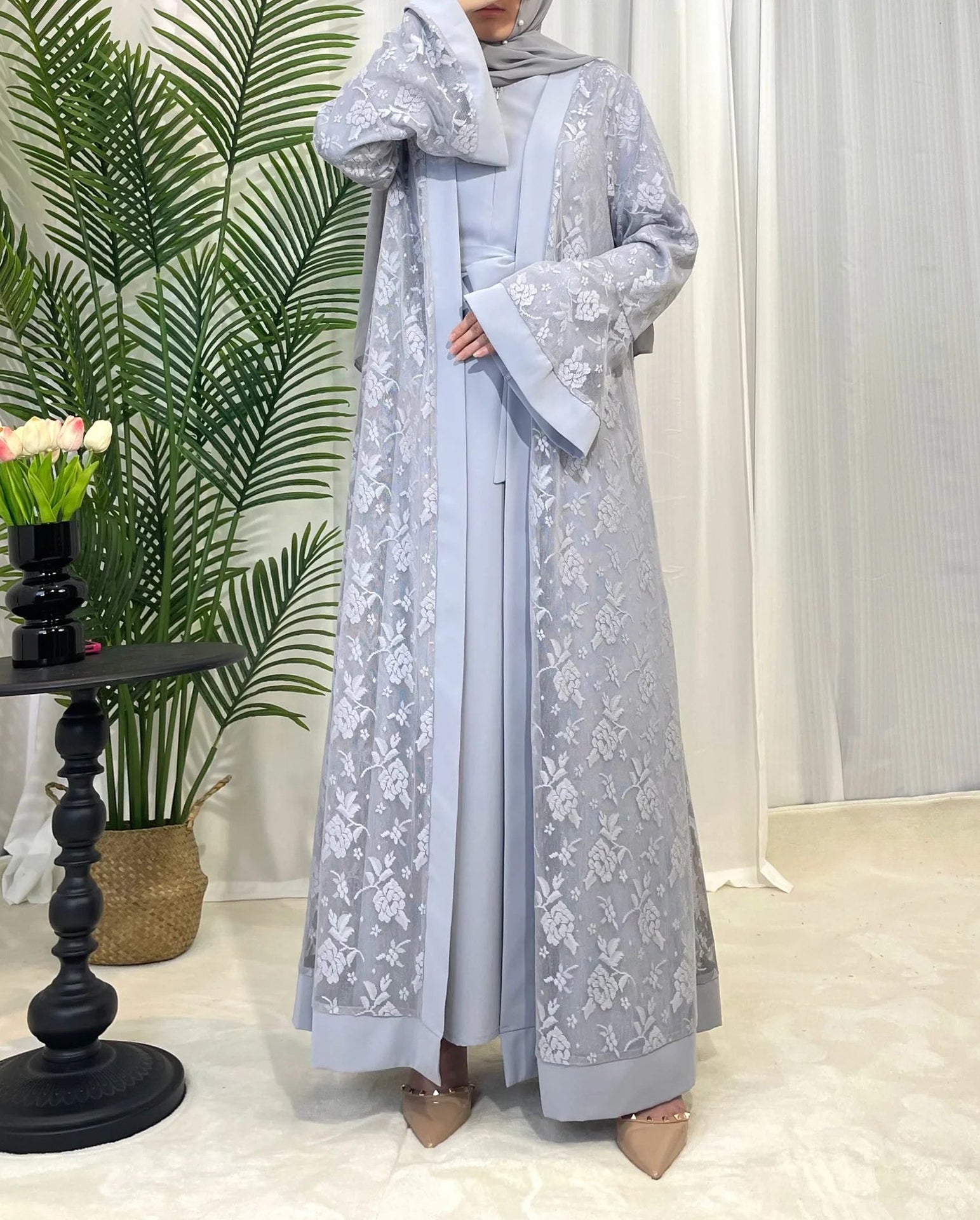 Ensemble 3 pièces Abaya avec robe en dentelle transparente et rose 