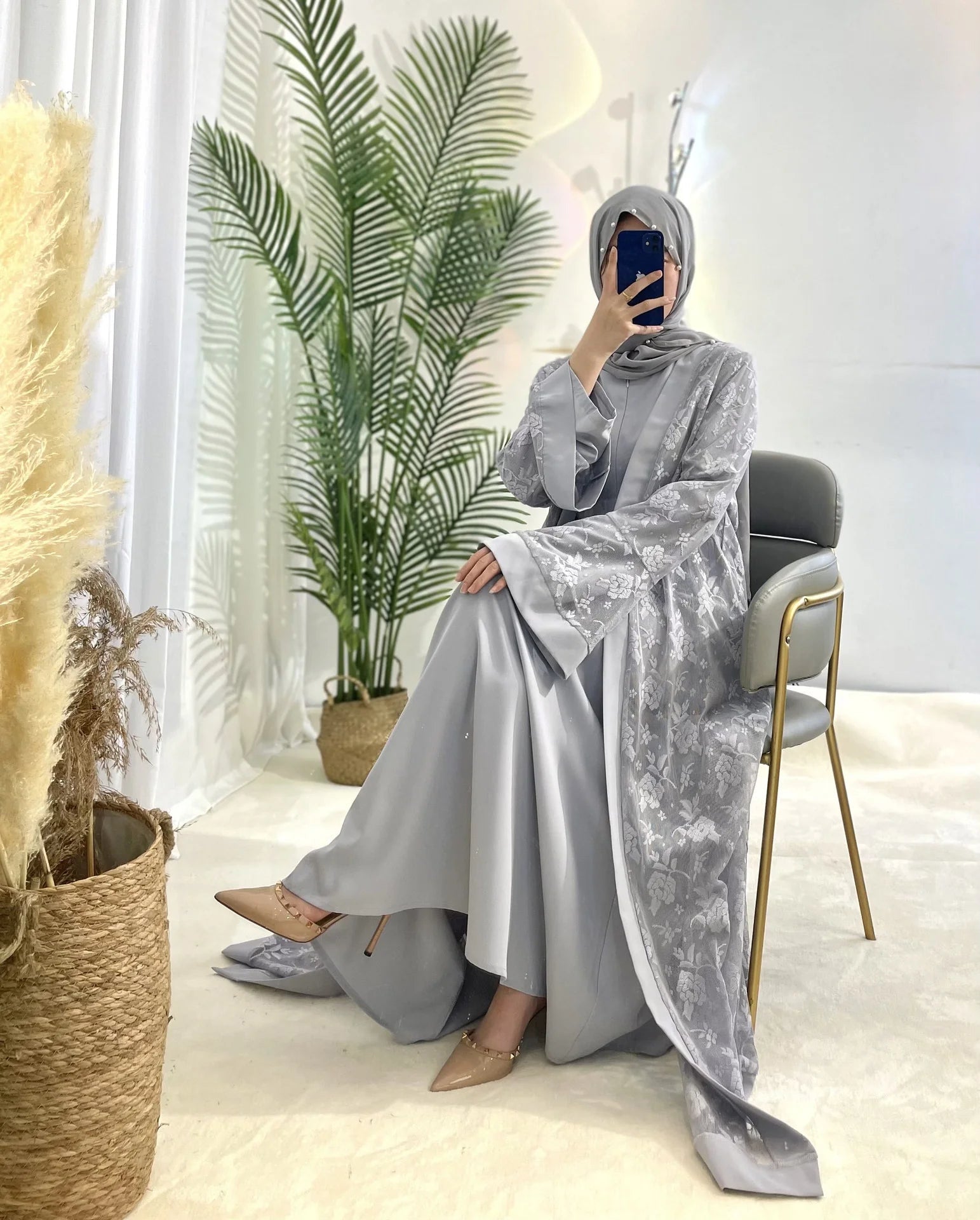 Ensemble 3 pièces Abaya avec robe en dentelle transparente et rose 