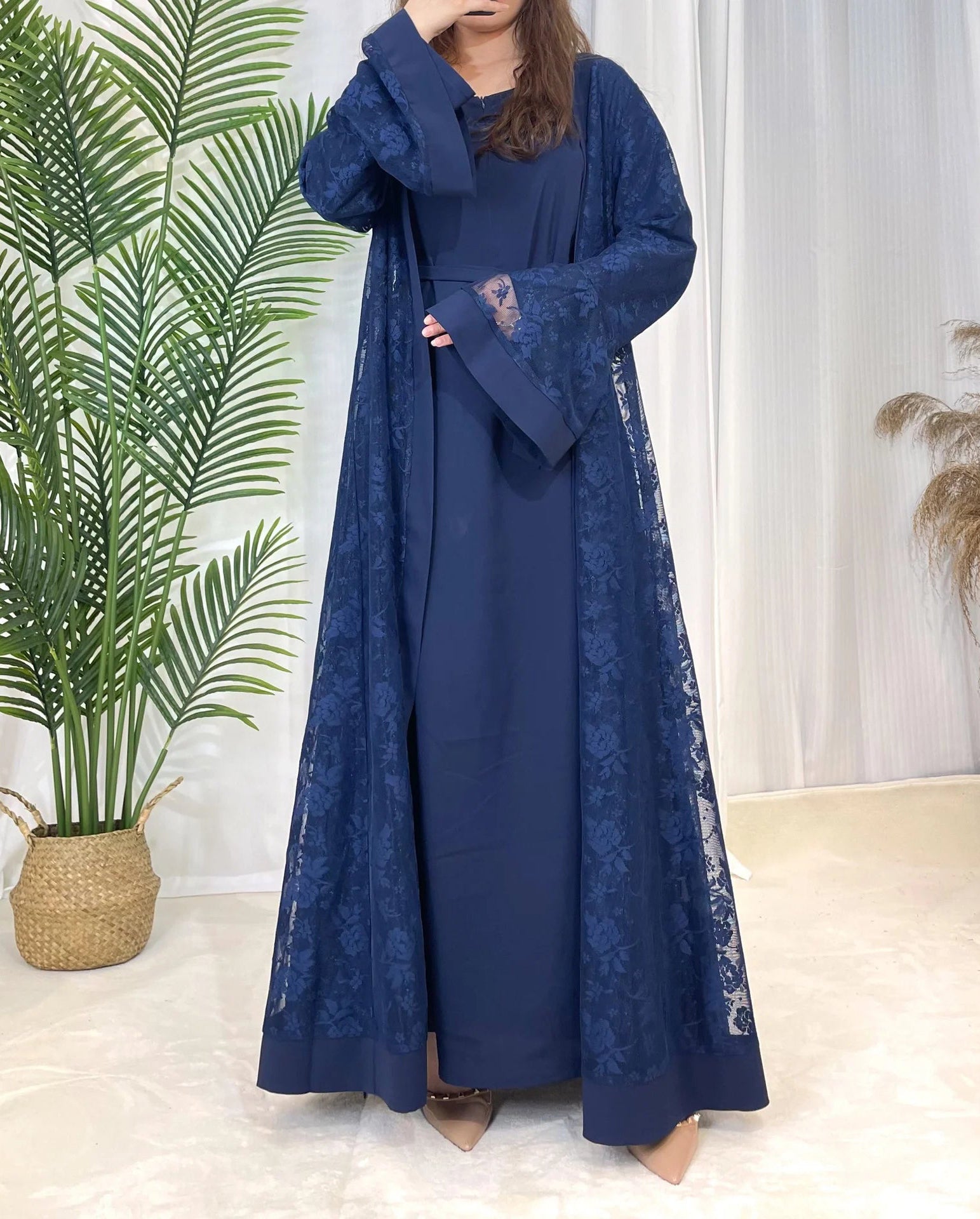 Ensemble 3 pièces Abaya avec robe en dentelle transparente et rose 