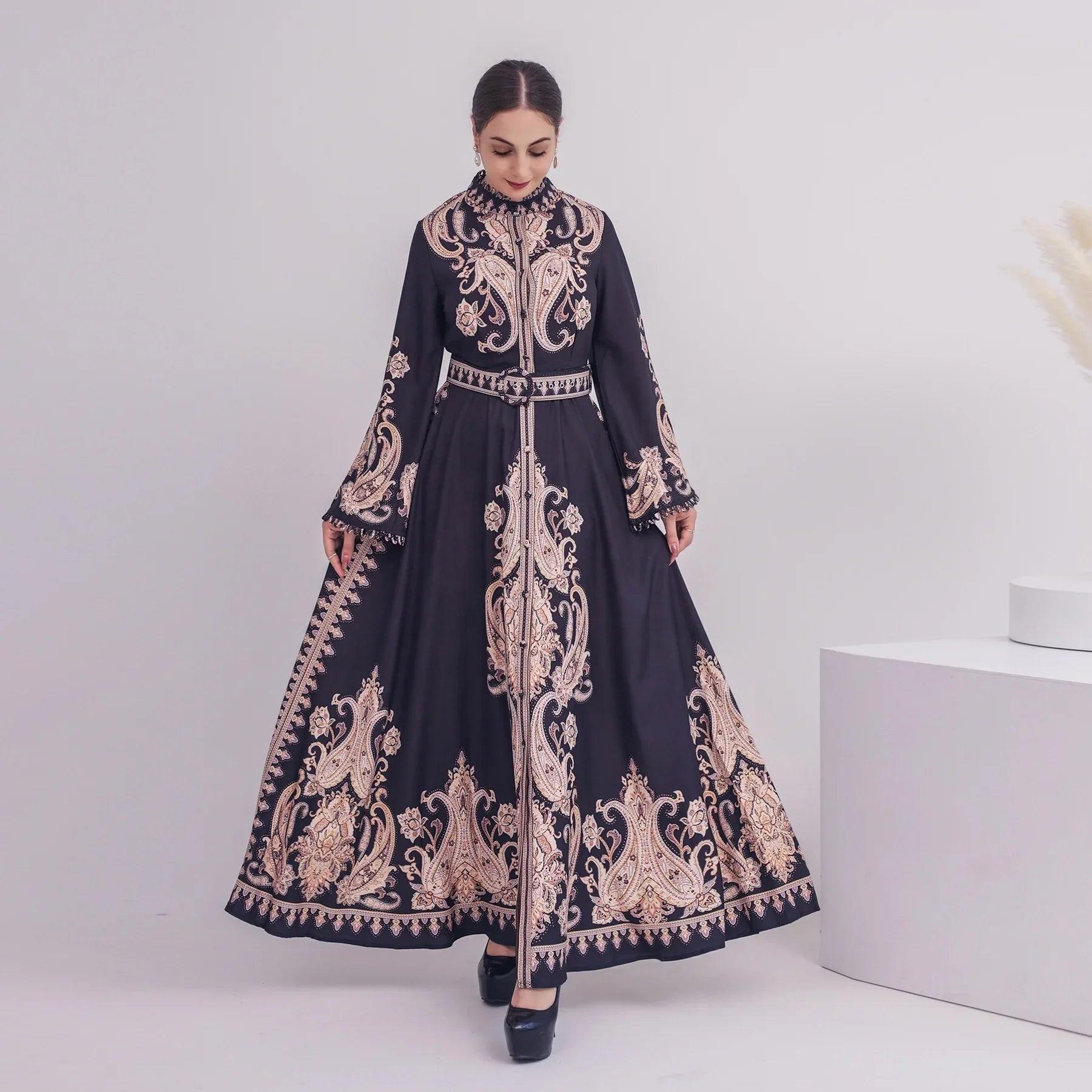 Loriya Wholesale Middle East Luxury Kaftan Dresses Islamic Clothing Dubai Abaya Elegant Print Women's Dress