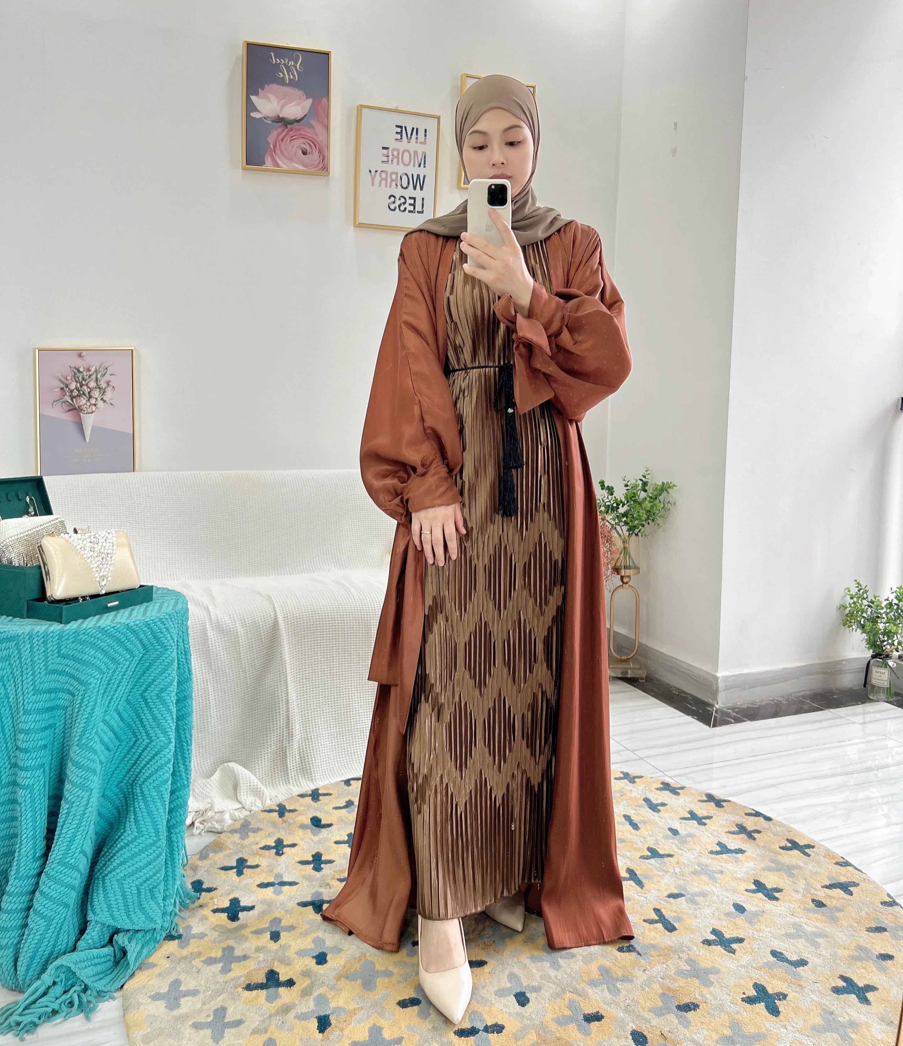 Loriya 2022 hot sale muslim abaya designs shinny polyester cardigan modest abaya dubai women muslim dresses