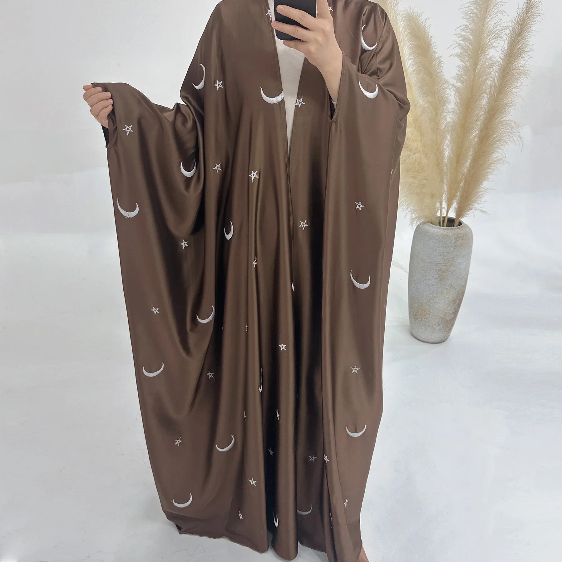 Loriya Abaya 2024 Vêtements islamiques Satin ouvert Abaya Cardigan broderie lunes et étoiles Dubaï Abaya femmes robe musulmane 