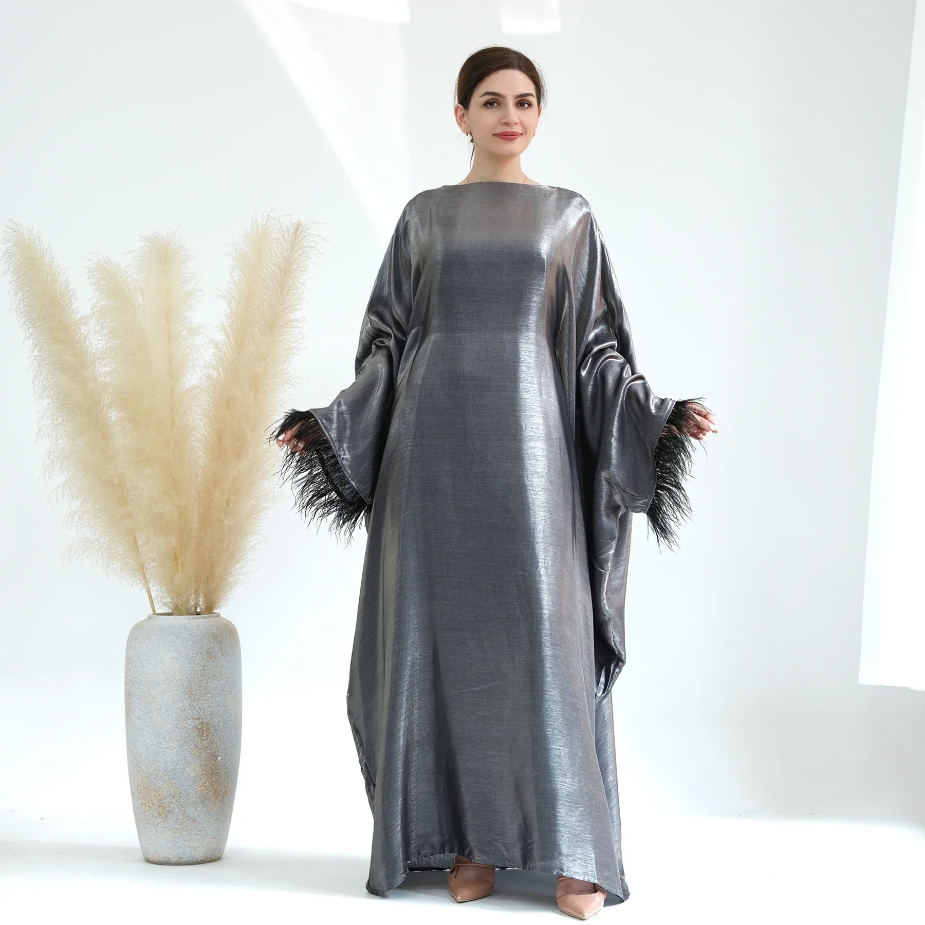 Traditional Muslim Clothing Women Abaya Dubai 2023 New Style Shinny Polyester Plus Size Women's dresses Plain Abaya with Furs