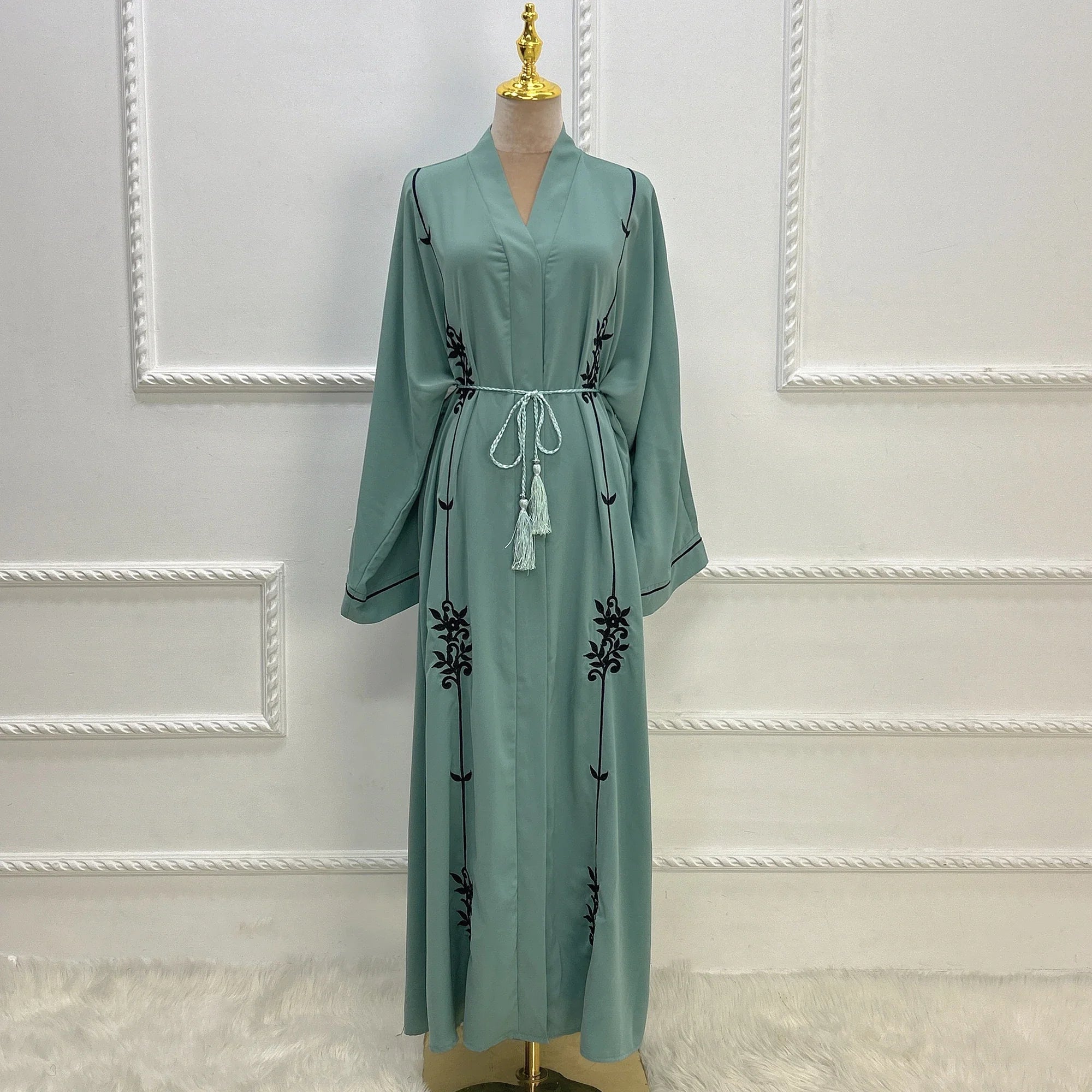 2023 Ramadan New Design Muslim Women Clothing Abaya Turkey Modest Dresses Embroidery Kaftan Abaya with Pop-up Buttons