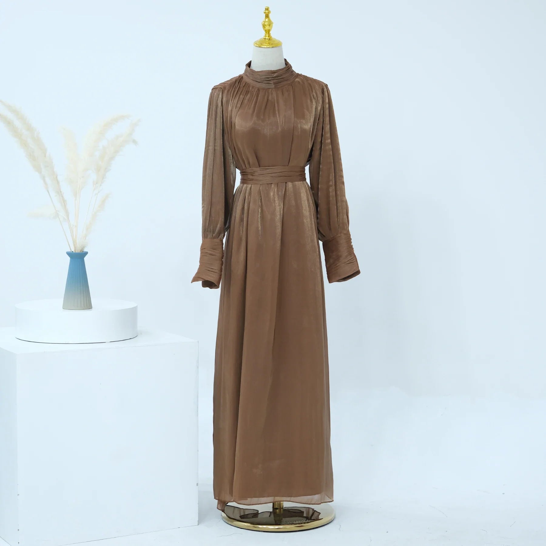 Loriya Abaya 2024 Vêtements islamiques Robes modestes pour femmes Polyester brillant Vêtements décontractés Abaya Femmes Robe musulmane avec doublure 