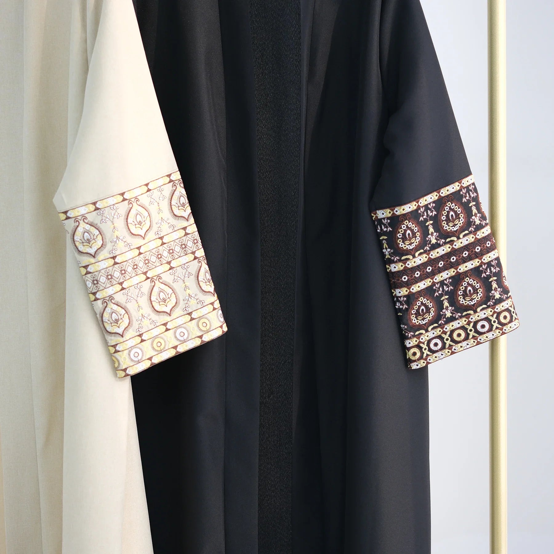 2024 Loriya Abaya Eid Ramadan Islamic Clothing Cardigan Abaya Dubai Modest Embroidery Sleeve Design Black Abaya Wholesale