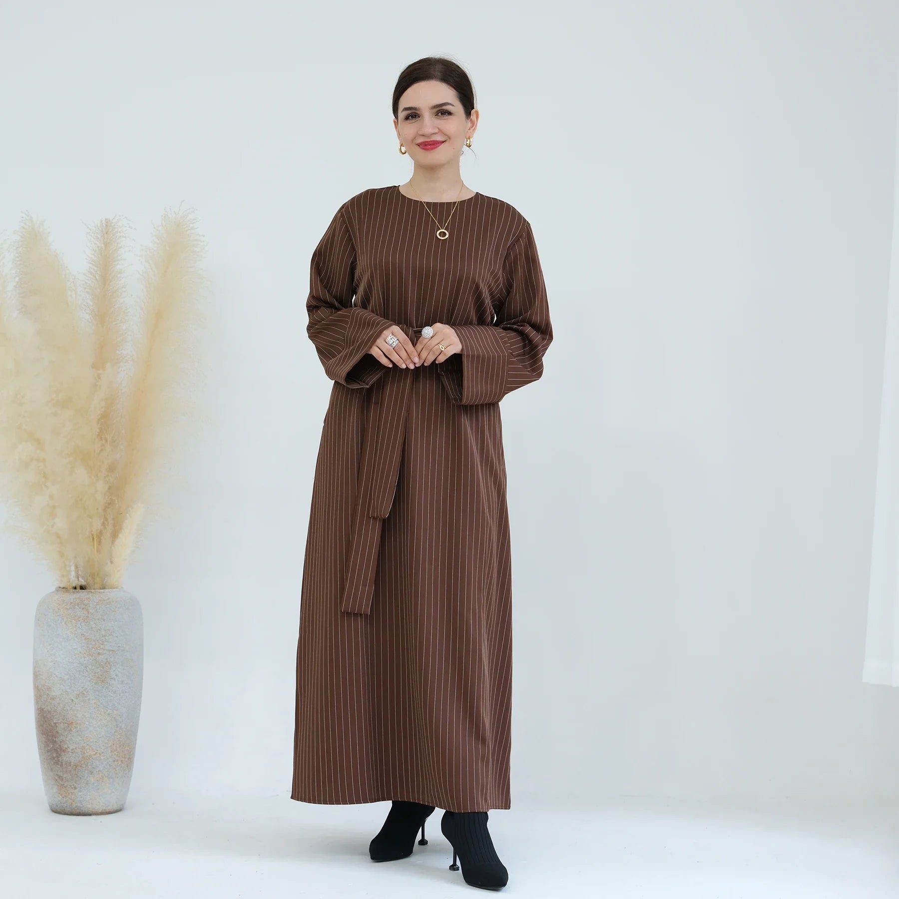 Loriya 2023 Vente chaude Vêtements islamiques Modeste Abaya Turquie Robe modeste pour femmes musulmanes 