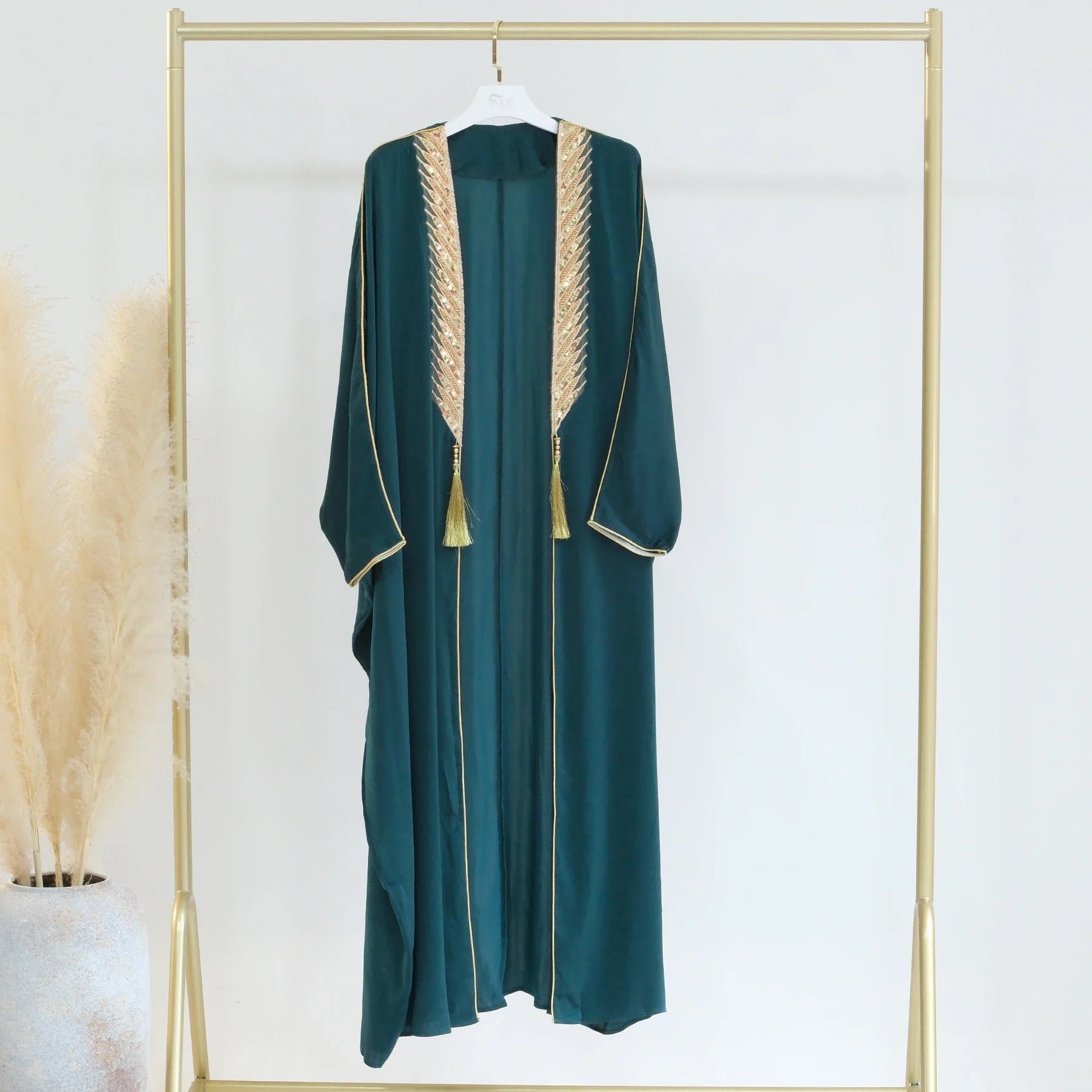 Vêtements Loriya Moyen-Orient Vêtements islamiques EID Dubaï Robes arabes saoudiennes avec bordure dorée Kaftan vert Abaya 