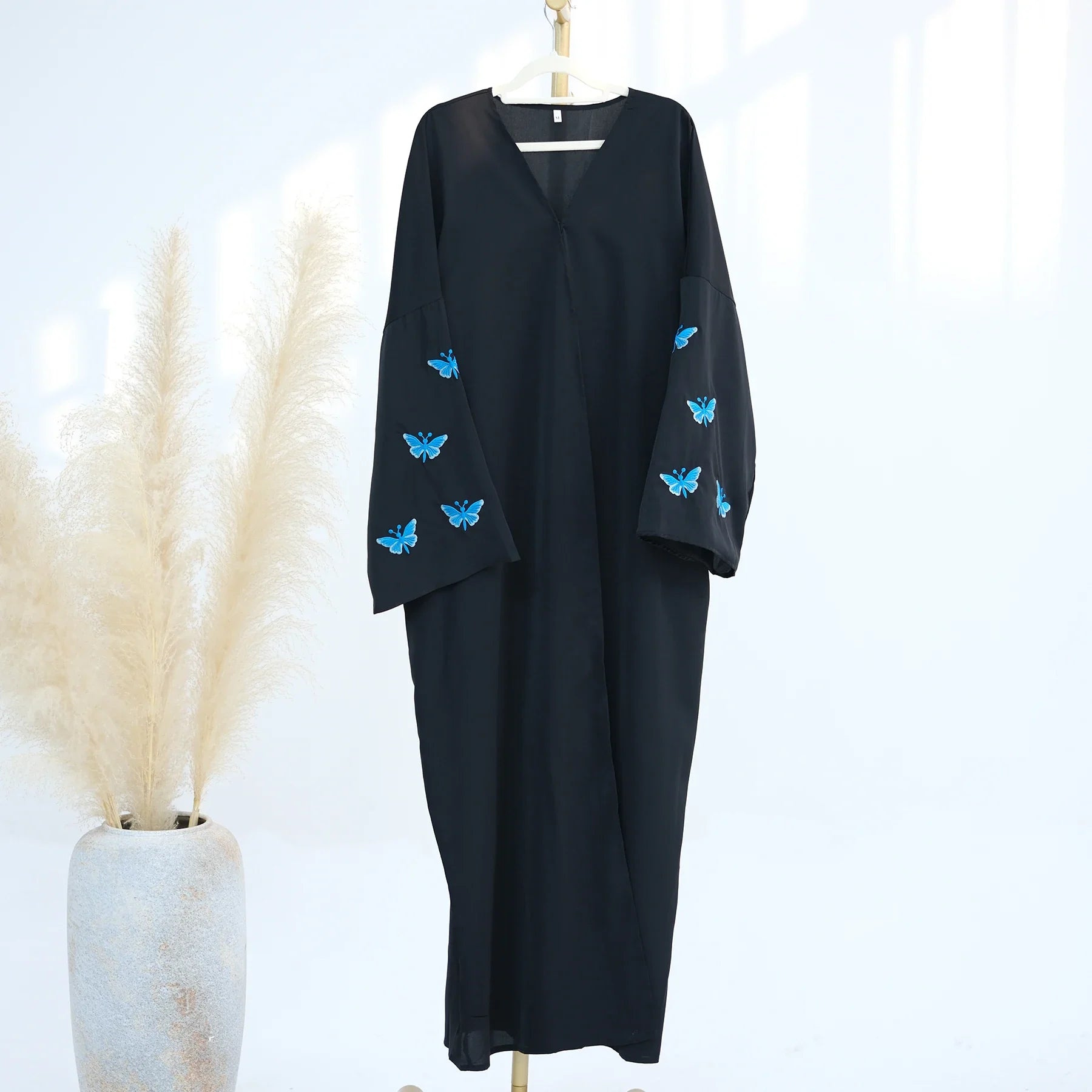 Loriya Derniers Vêtements Islamiques Nida Abaya Noire Conceptions de Dubaï Abaya Femmes Robe Musulmane Cardigan Avec Papillon Abaya Modest 