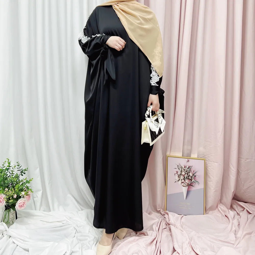 2022 Fashionable Islamic Clothing with Embroidery Decoration on the Sleeve Part Elegant Abaya Dress