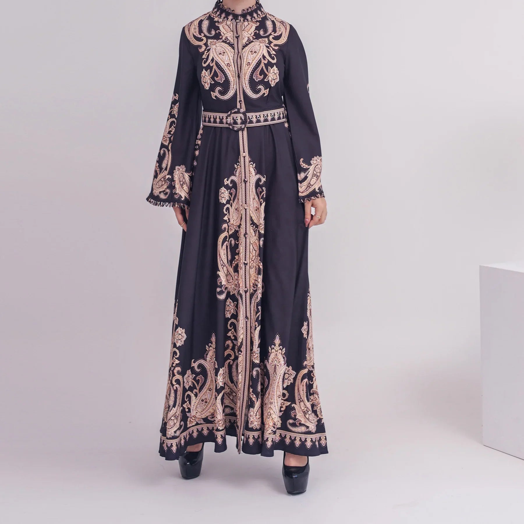 Loriya Wholesale Middle East Luxury Kaftan Dresses Islamic Clothing Dubai Abaya Elegant Print Women's Dress