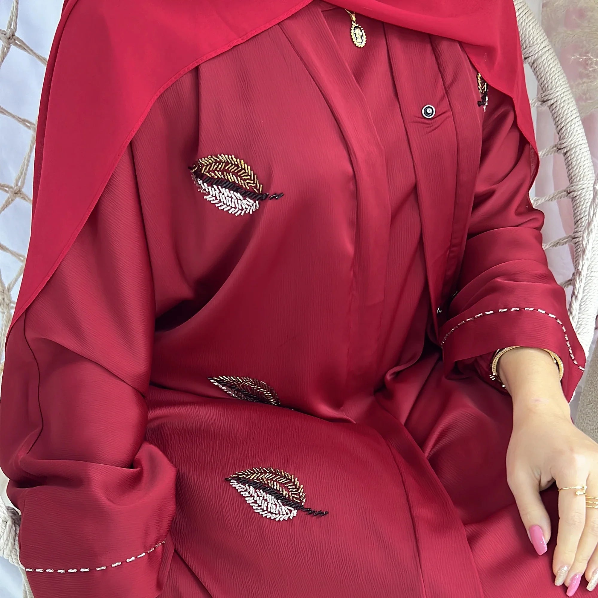 Loriya Luxe Dubaï Abaya Vêtements Islamiques Femmes Robe Musulmane Froissé Satin Fait Main Perles Ouvert Abaya 