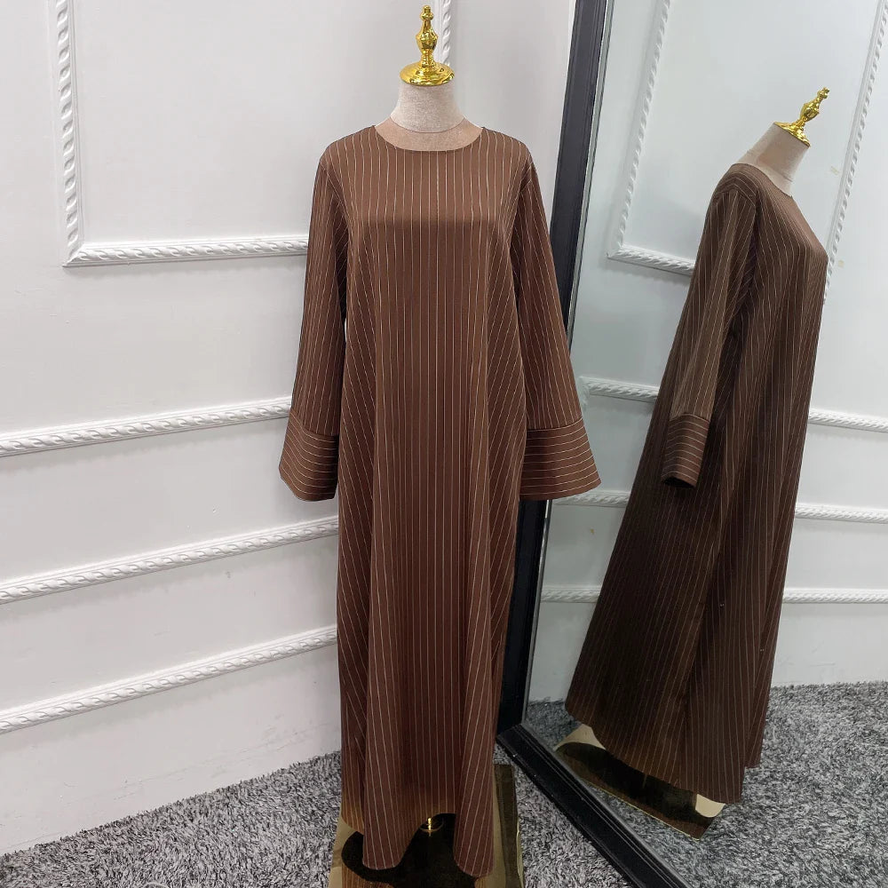 2023 Loriya Vêtements Islamiques Épais Polyester Musulman Longue Maxi Robes Dubaï Turquie Abaya Femmes Robe 