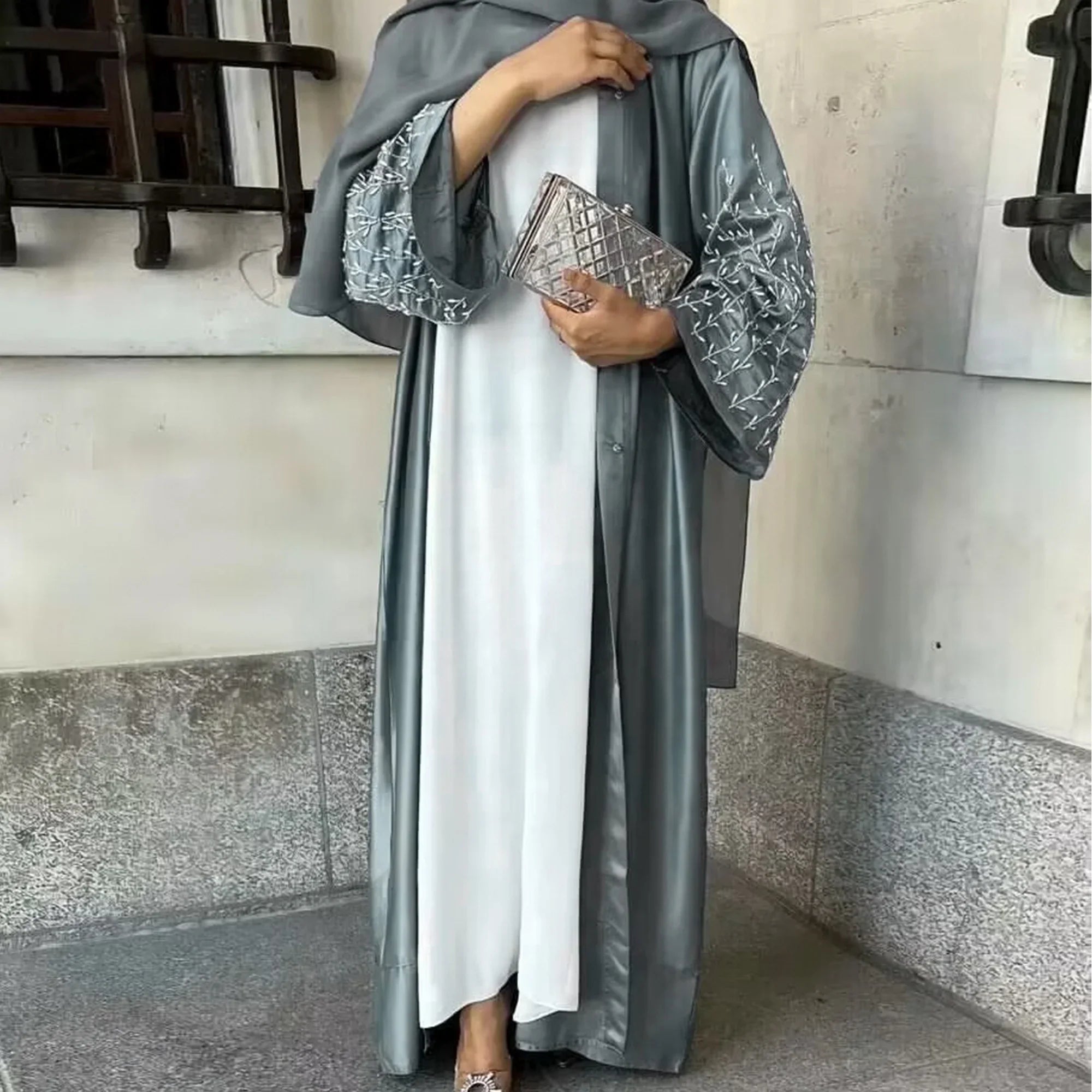 Fabricant Loriya Turquie Modeste Dubaï Abaya Abaya de luxe avec perles faites à la main Robe musulmane pour femmes 