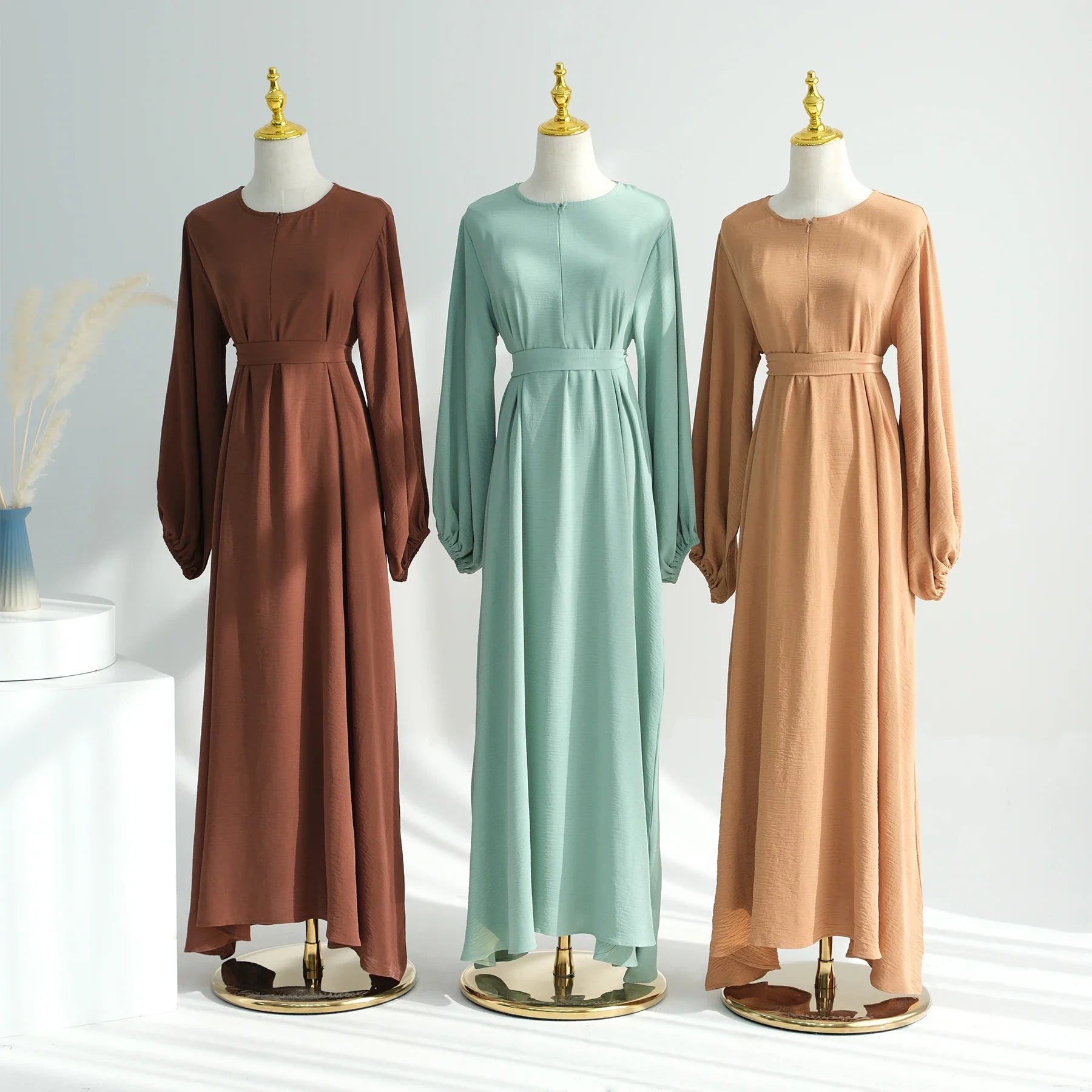 Loriya Abaya 2024 Vêtements islamiques Robes modestes en polyester froissé avec fermeture éclair Abaya Femmes Robe musulmane Eid Ramadan Collections 