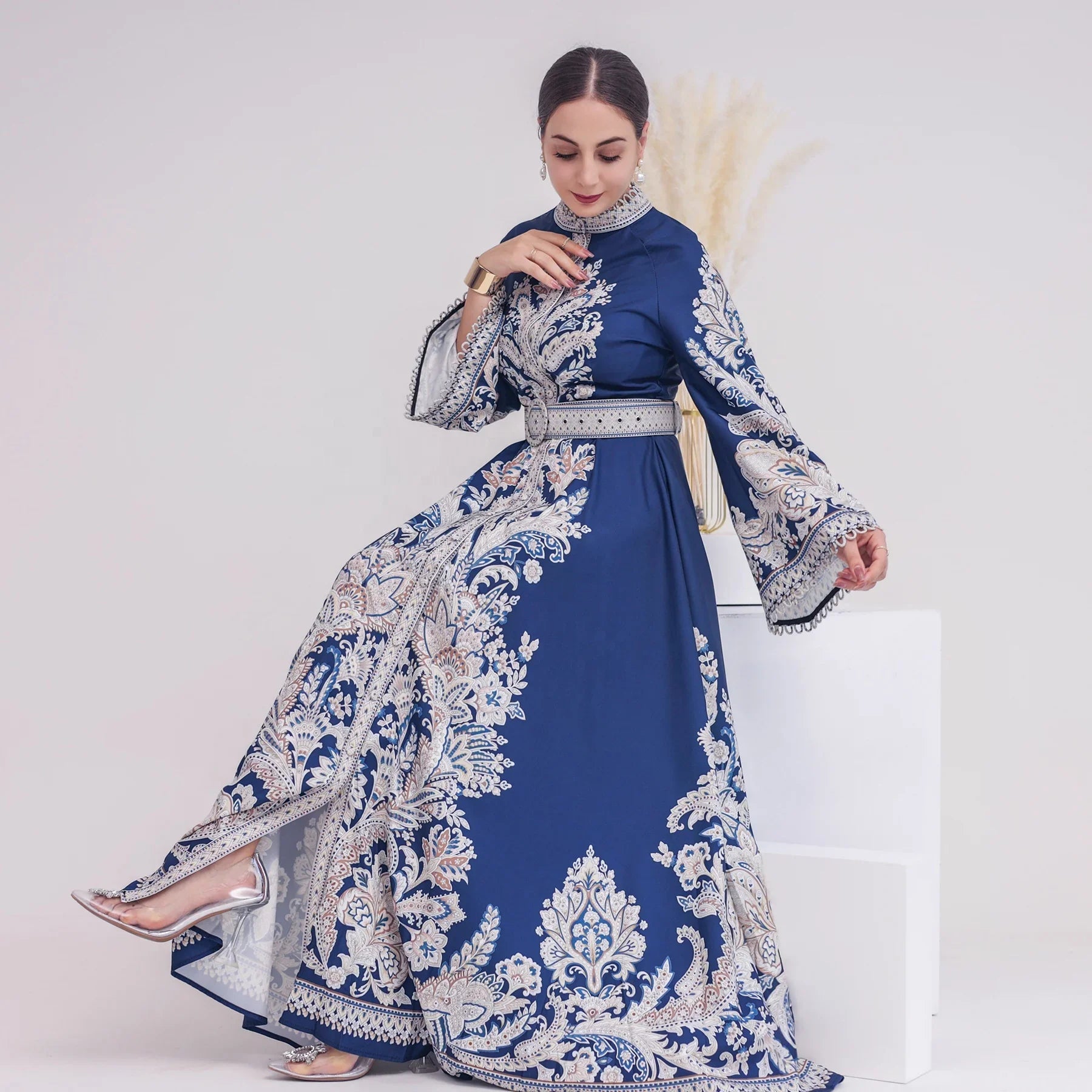 Loriya Wholesale Middle East Luxury Kaftan Dresses Islamic Clothing Dubai Abaya Elegant Print Women's Dress