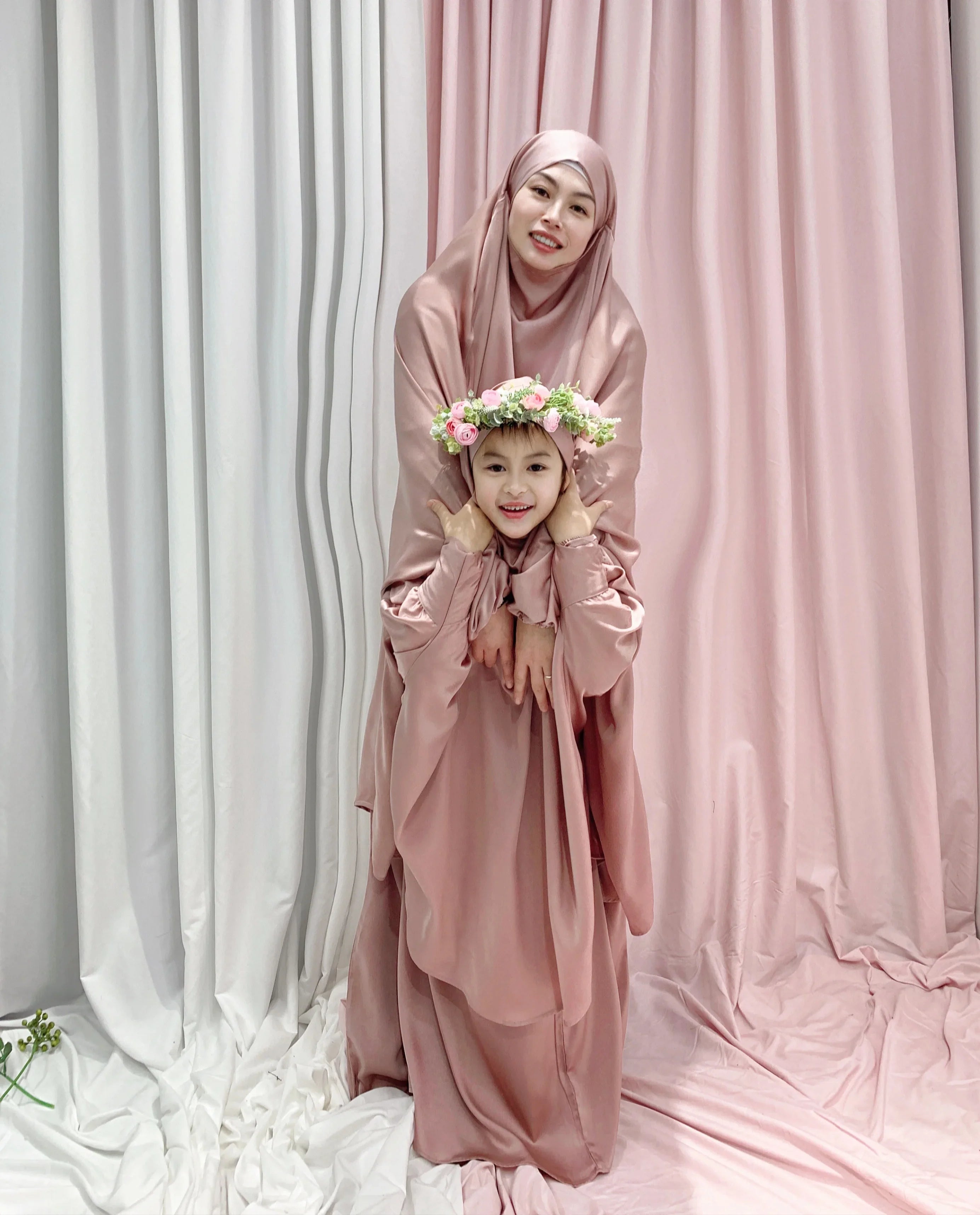 Loriya Vente Chaude Deux Pièces Ensemble Femmes Musulmanes Robe De Prière Khimar Abaya Longue Robe Hijab Vêtements Islamiques pour Enfants Filles 