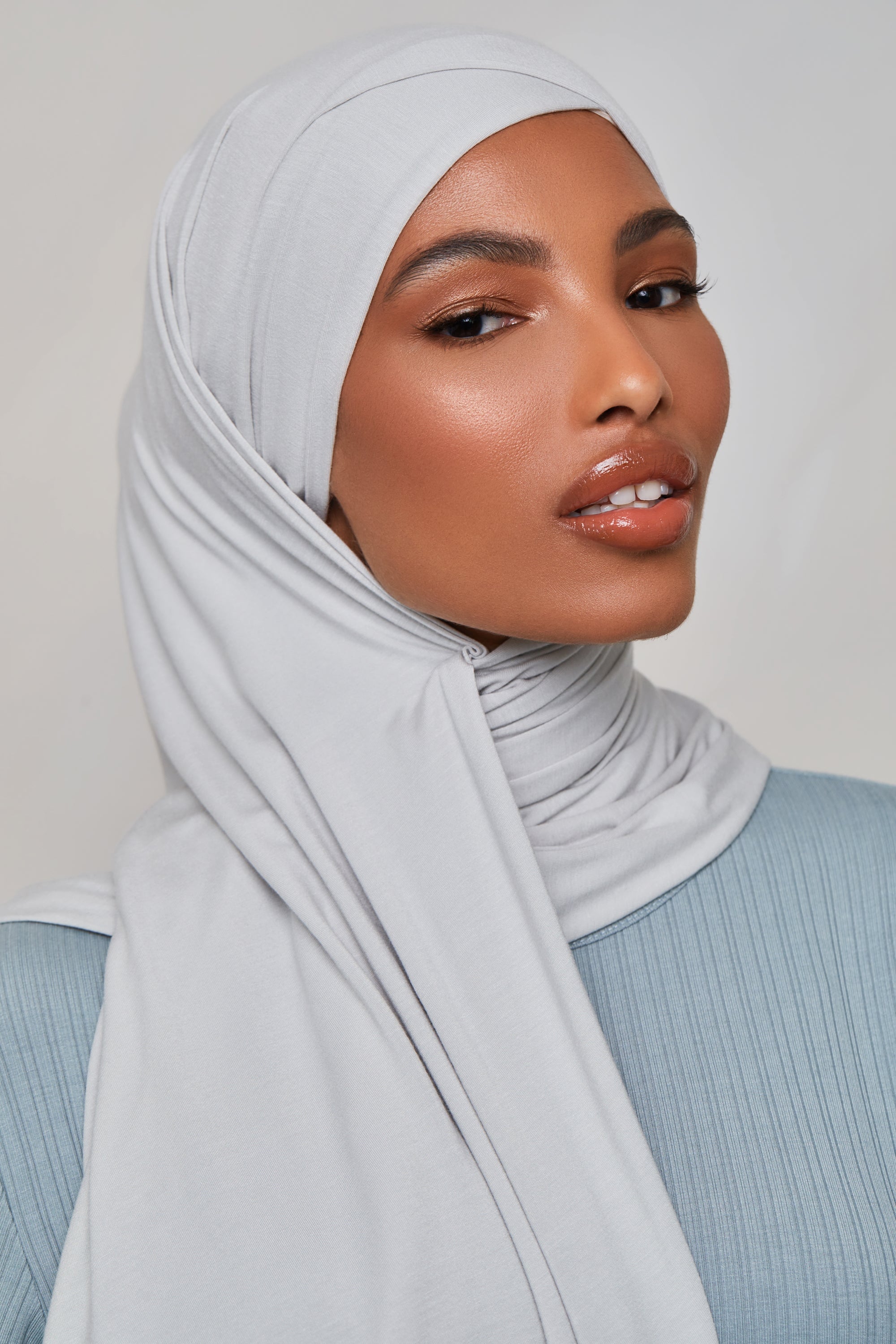 Bamboo Jersey Hijab - Light Grey Veiled 