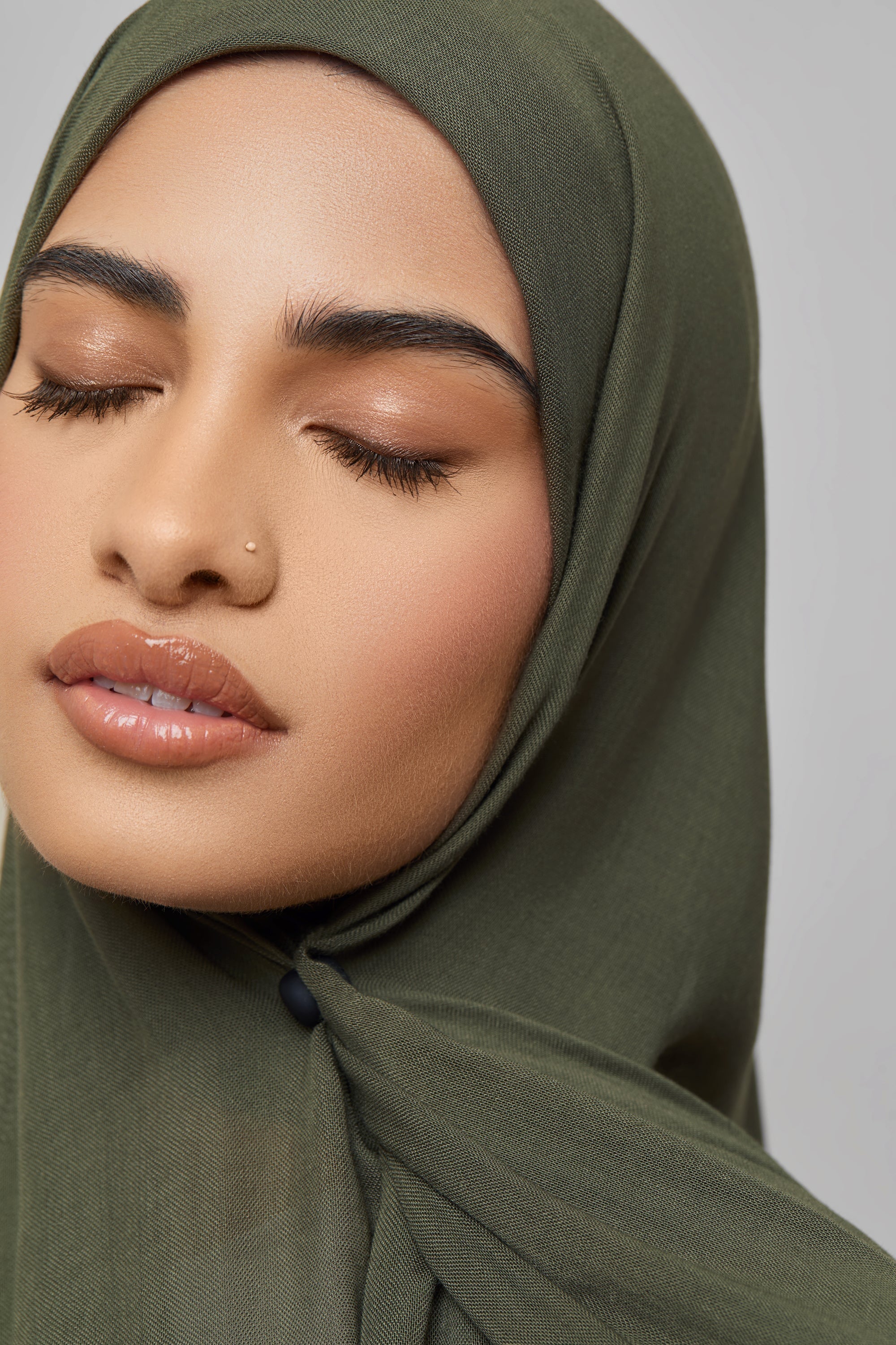 Bamboo Woven Hijab - Olive Night Veiled 