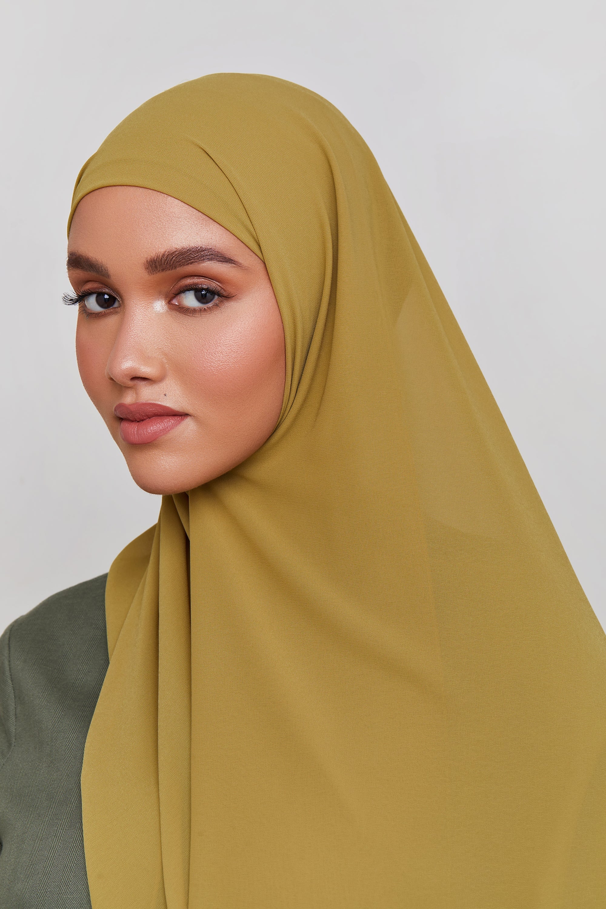 Chiffon LITE Hijab - Green Moss Veiled 