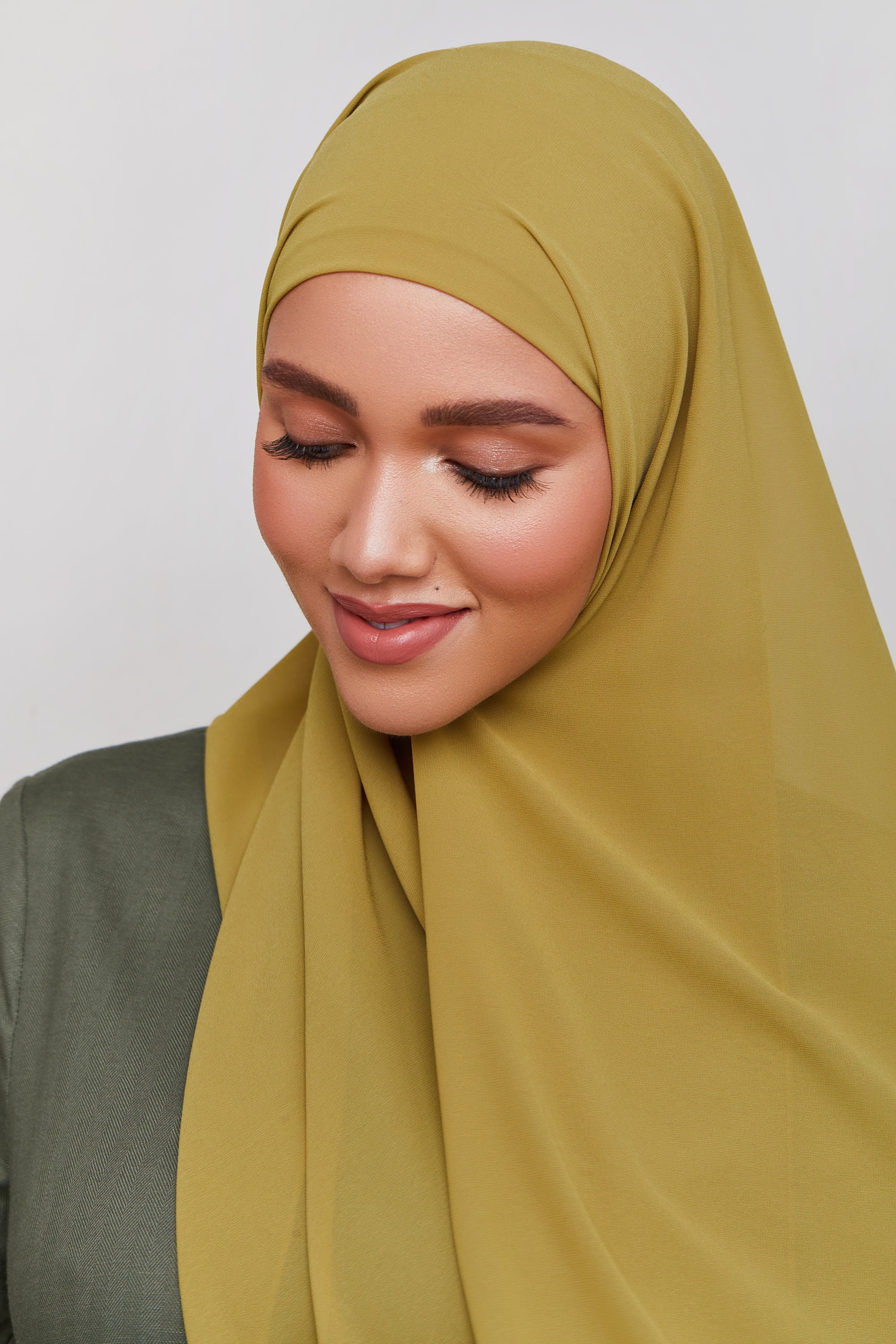 Chiffon LITE Hijab - Green Moss Veiled 