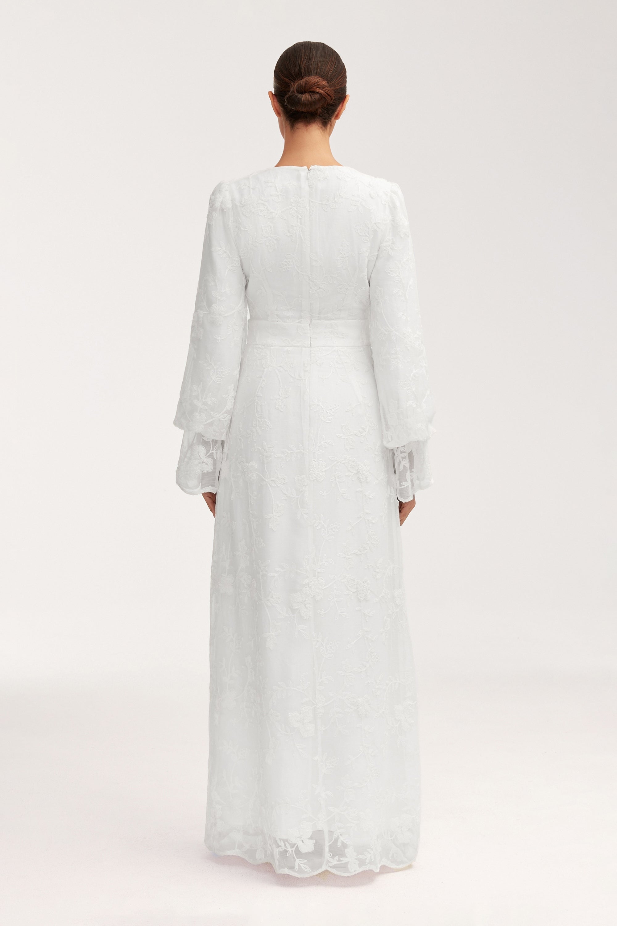 Romaissa White Lace Maxi Dress Clothing Veiled 